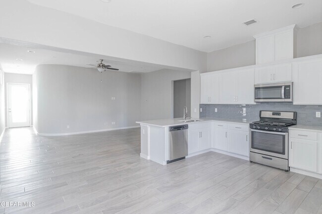 10608 Hidden Palm Pl