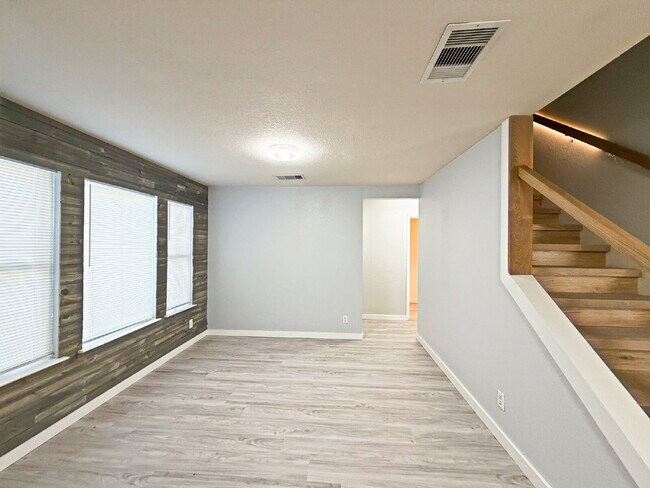 Photo - 6410 Mineral Bay