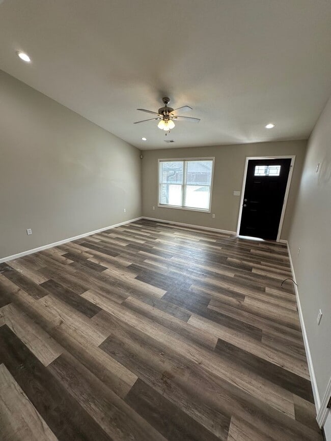 Photo - 1081-MF3-E Unit A