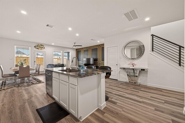 Photo - 10514 Wellesley Ter Trl