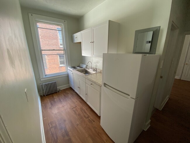 Photo - 120 N George St