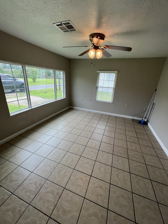 Photo - 570 Dewey Rd