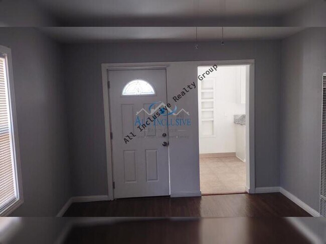 Photo - Cute Duplex off of Stockton Blvd