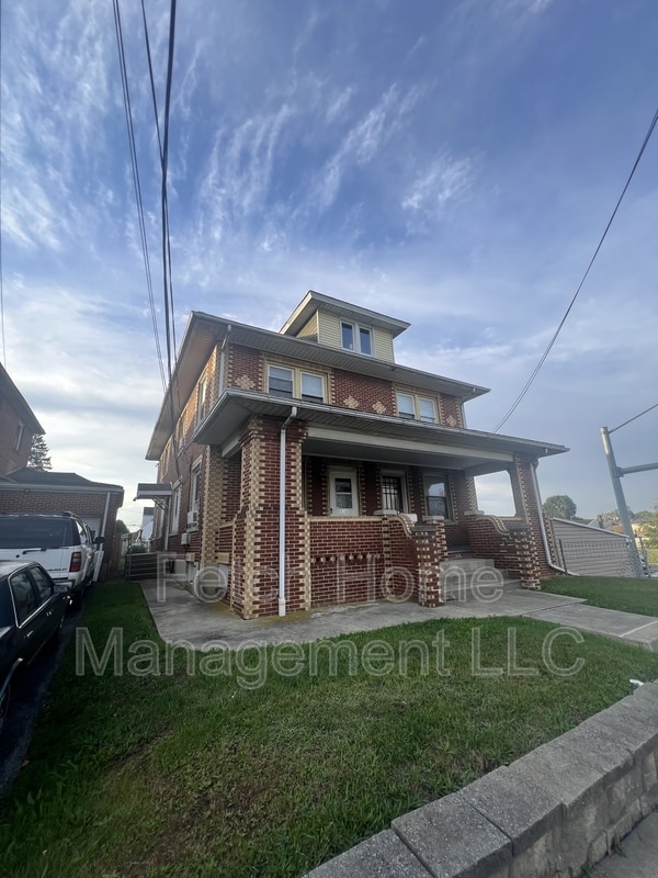 Photo - 836 W Main St