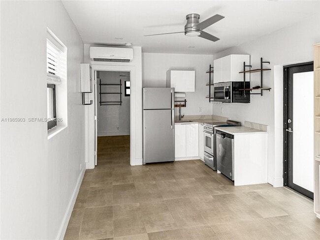 Photo - 551 NE 26th St Unidad 2