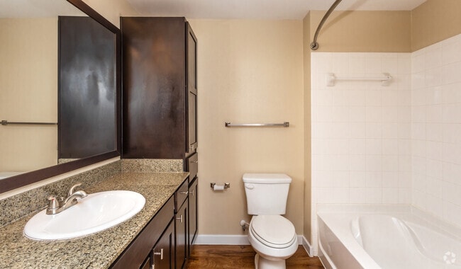 2BR, 2BA - 1024SF Bathroom
