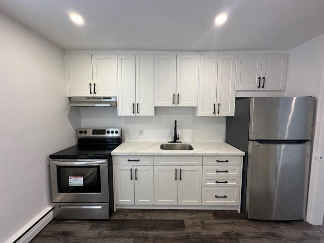 Photo - 113 Rossland Rd E Unit 3