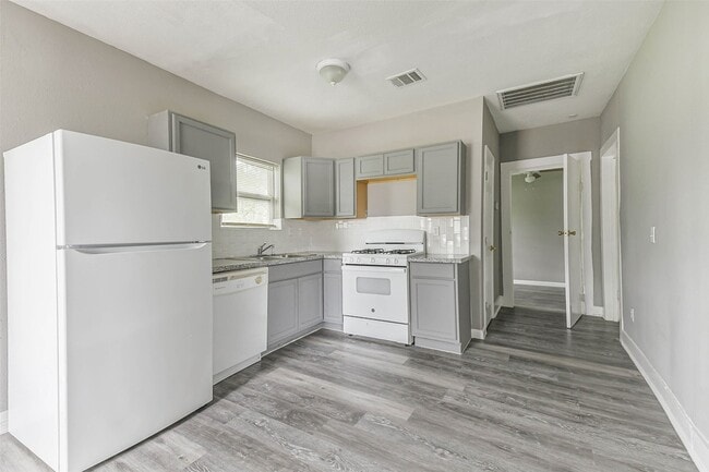 Photo - 9839 Racine St