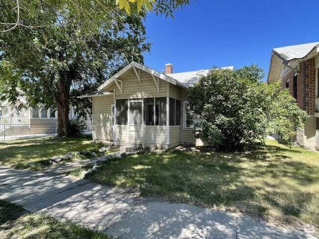 Building Photo - 1117 Robertson Ave Rental