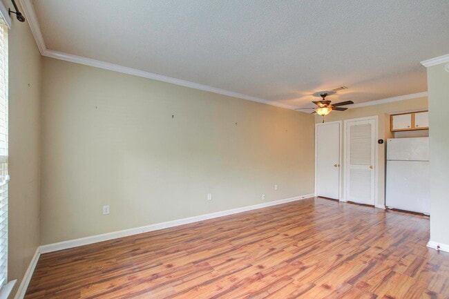 Photo - 2494 Etiwan Ave