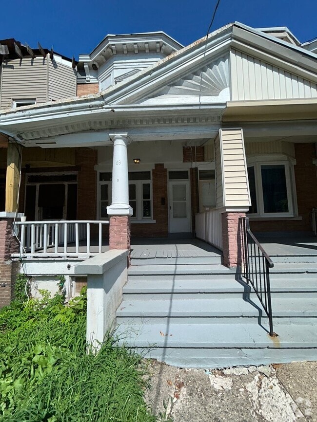 Building Photo - Large Colonial Home ready for you!
