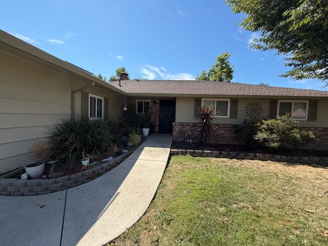 4752 Crestview Dr