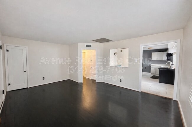 Photo - 449 Crest Ave