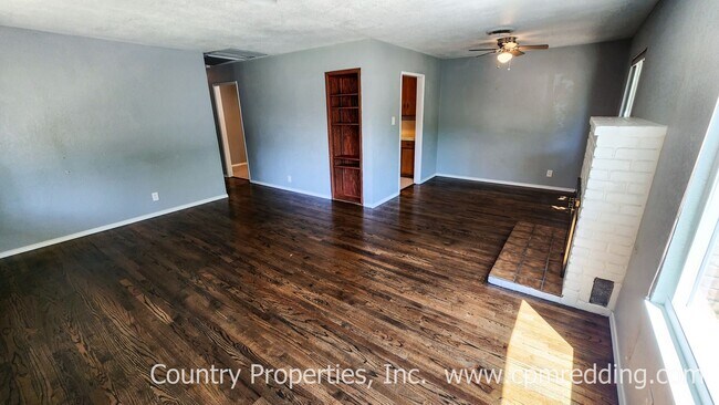 Photo - Garden Tract 3-Bedroom House with Hardwood...