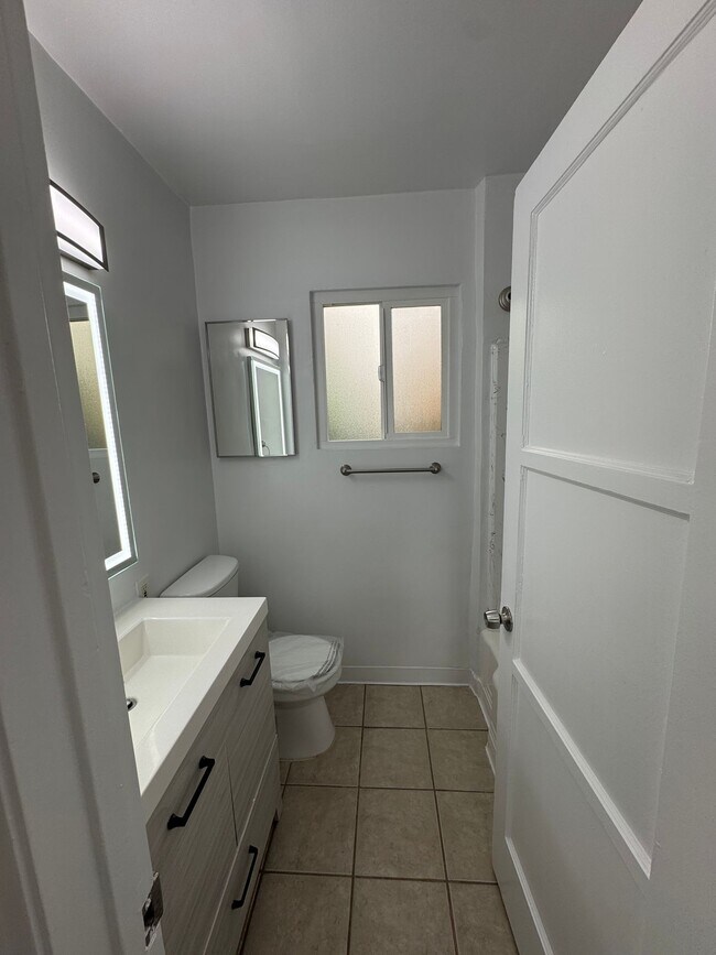 Photo - 5700 Hazeltine Ave