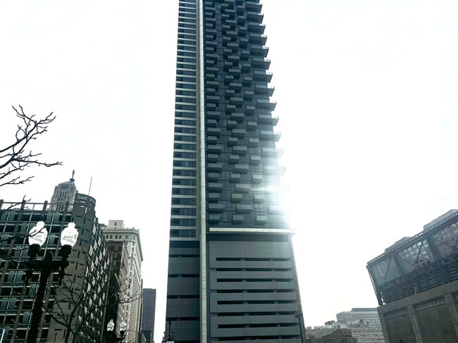 Building Photo - 235 W Van Buren St Unit 2104