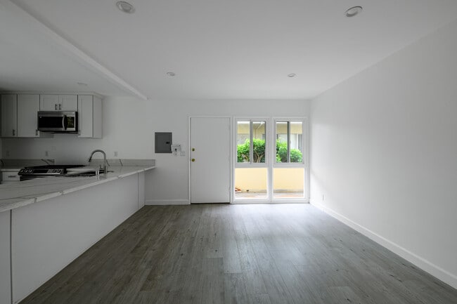 Photo - 337 Rexford Dr Unit 5