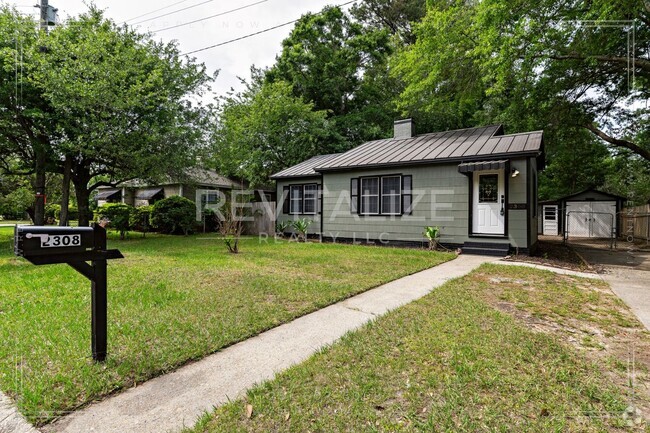 Building Photo - Furnished 2 Bedroom/1 Bathroom Home in Mid...