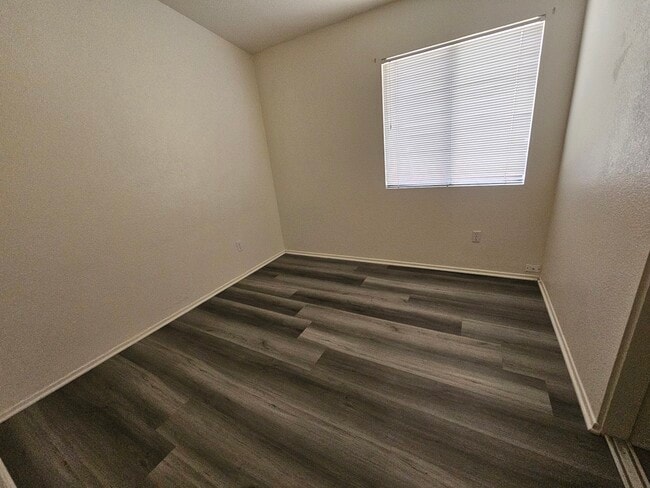 Photo - 655 Silverwood St