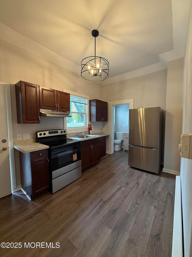 Building Photo - 409 Sixth Ave Unit 2B