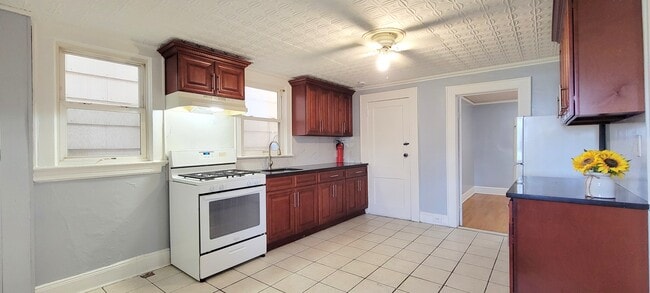 ROBLE - 122 Cross St Unidad 1