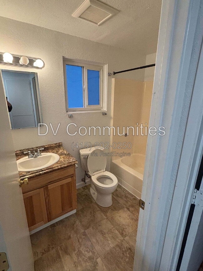 Building Photo - 101 N 10th St Unit 16