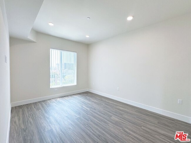 Photo - 1037 Dewey Ave Unit 501