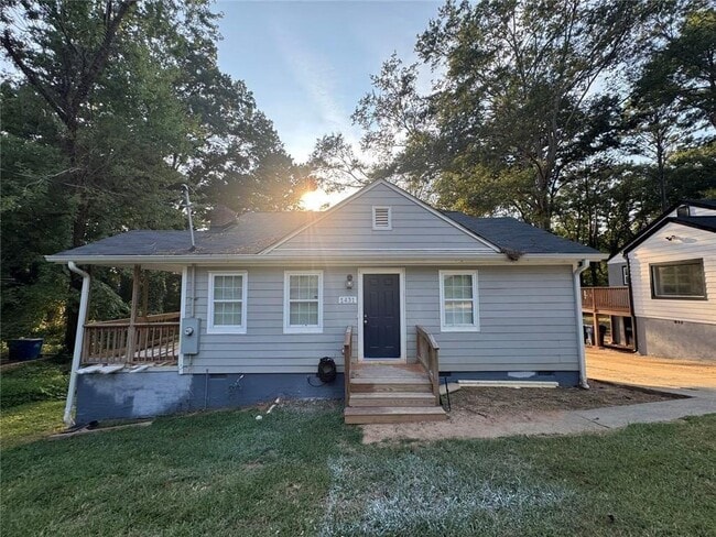 Building Photo - 1431 Lorenzo Dr SW