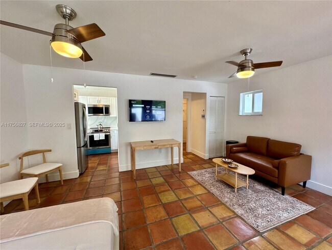 Building Photo - 2918 Bird Ave Unit 8