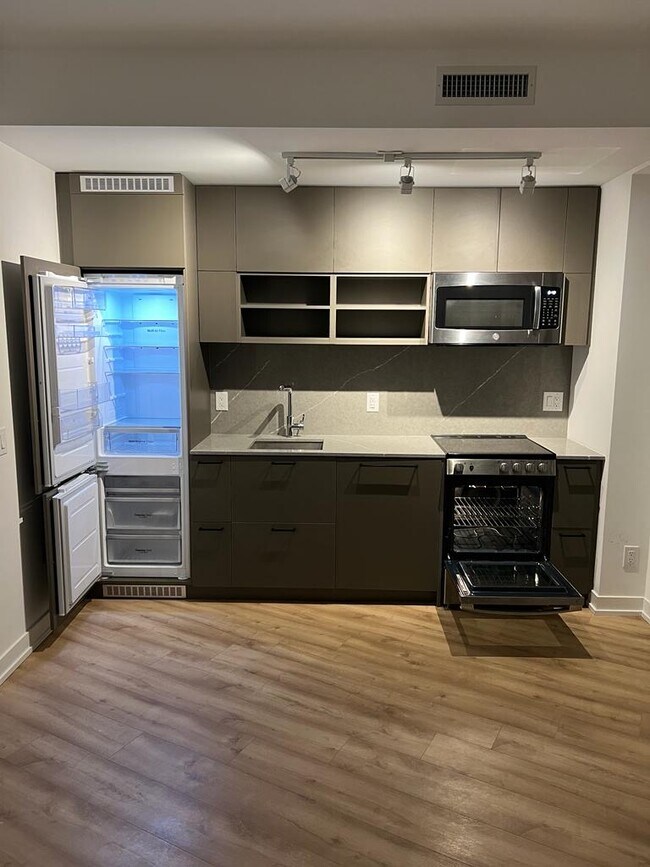 Photo - 135 E Liberty St Unit 1404