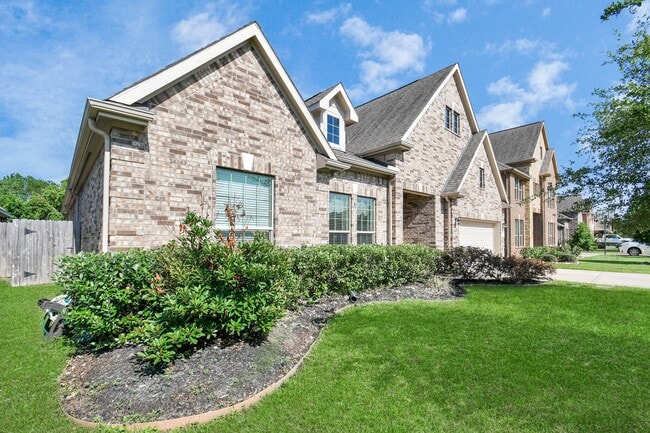 1122 Boxwood Dr