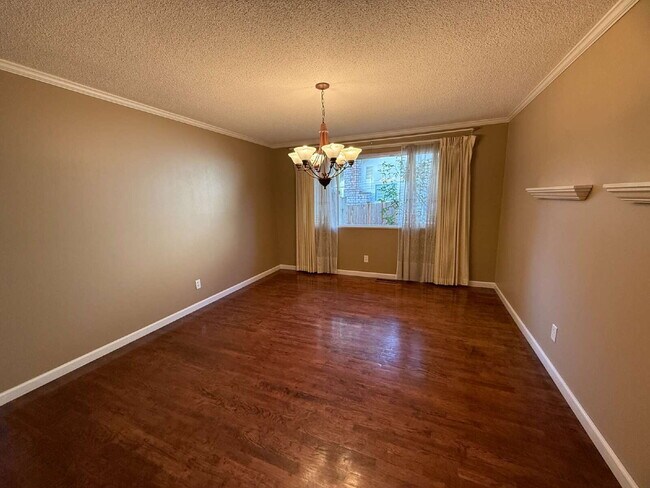 Photo - Spacious 4-Bedroom Retreat in Renton Available!