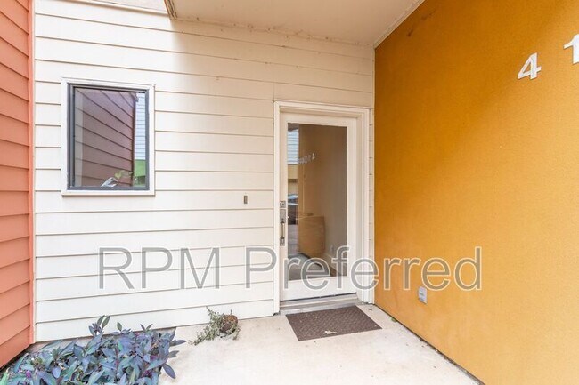 Photo - 4104 Spencer St