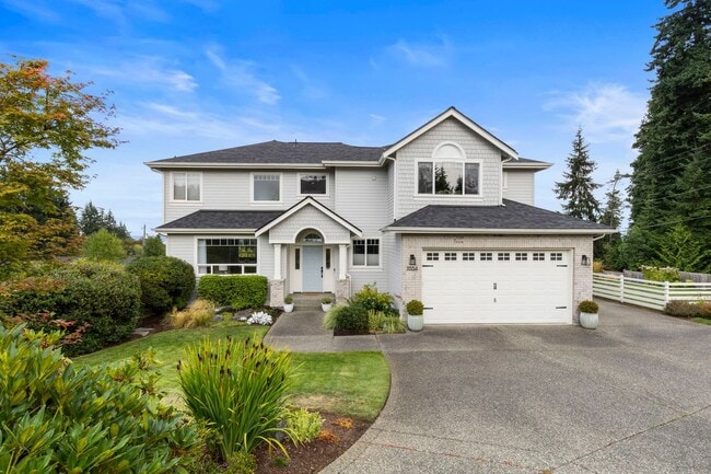 Photo - UPDATED CHAFFEY 5 BEDROOOM KINGSTON HOME FOR RENT WITH GREAT VIEWS!