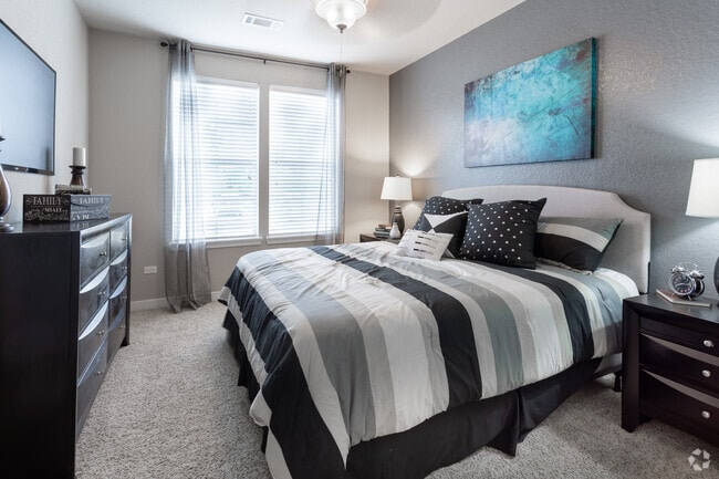 1BR,1BA,816SF - Grand Courtyard