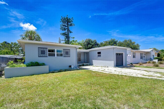 Building Photo - 5634 9th Ave N