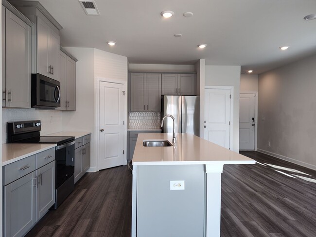 Photo - Beautiful 3 bedroom, 2.5 bathroom townhome in Belterra!