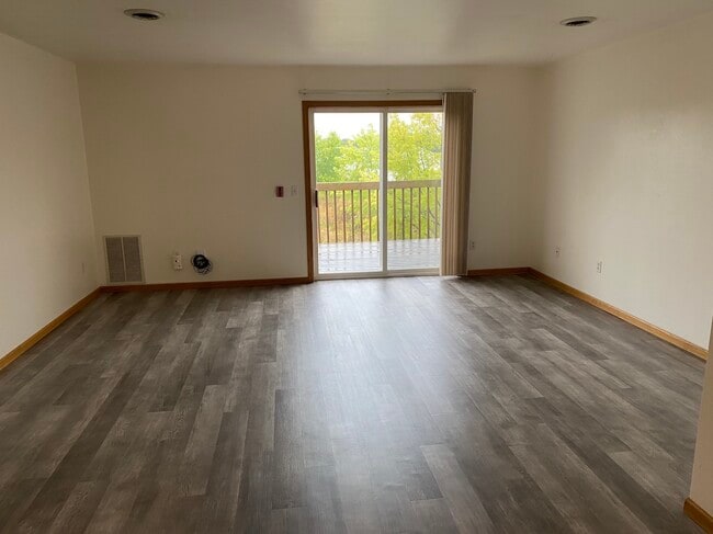 Photo - 517 - 527 Trail Side Drive Apartments