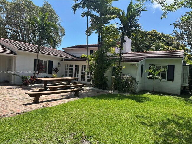 Photo - 765 N Greenway Dr