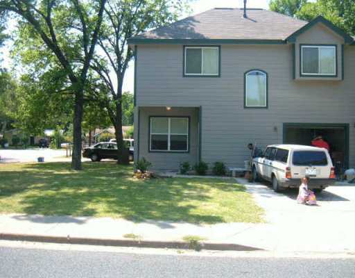 FANTASTIC 3 BEDROOM / 2.5 BATH DUPLEX