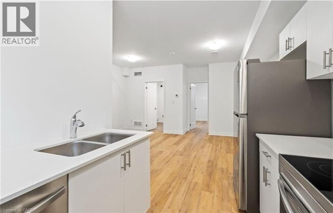 Photo - 781 Clare Ave