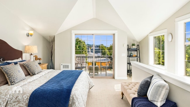 Photo - 5942 California Ave SW