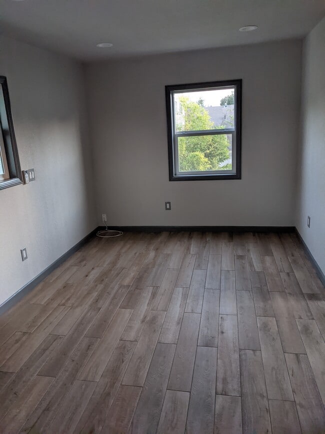 Photo - 481 Vaughn Ave