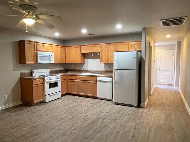 Photo - 21755 Ives Dr Unidad B