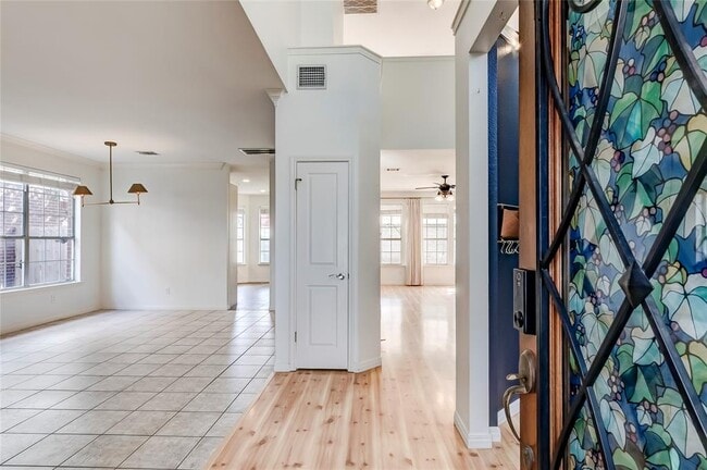 Photo - 1901 Springwater Dr