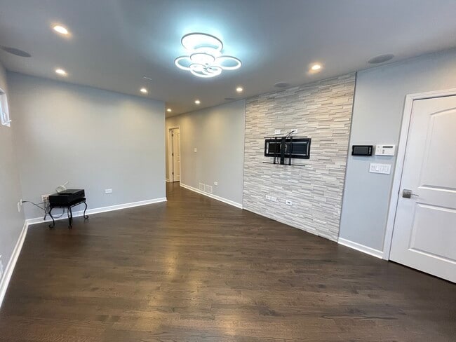 Photo - 3230 N Elston Ave