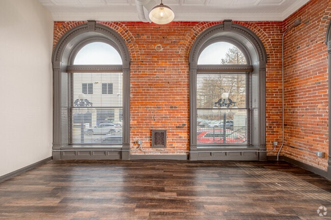 1BR, 1BA - 618SF - Dining Room - Historic Character. Modern Living.