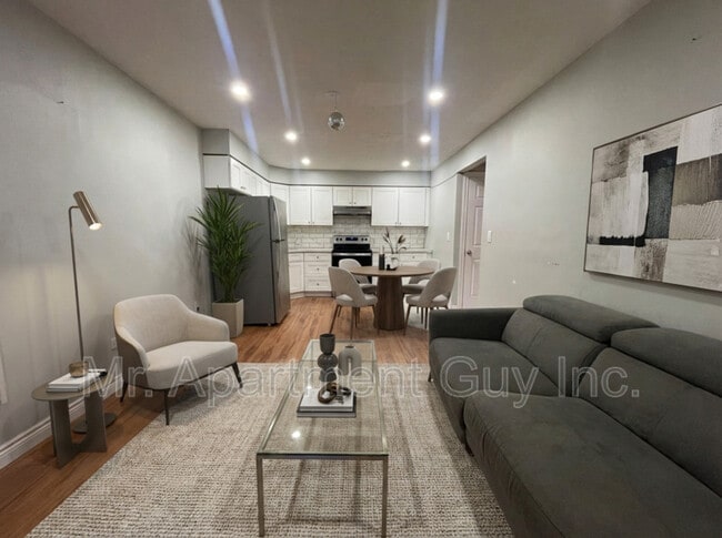 Building Photo - 30 William St Unit Main Suite