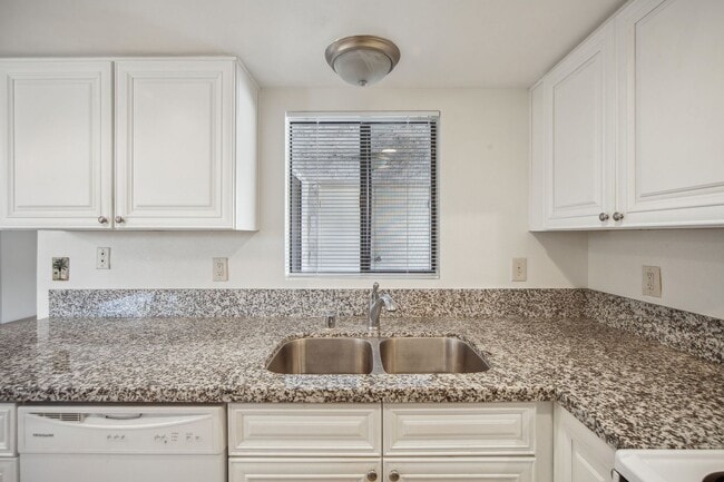 Photo - 5301 E Waverly Dr Unit 146