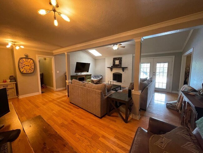 Photo - Gorgeous 3 BED, 2 BATH PLUS OFFICE WITH POOL!!!